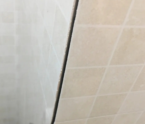 新郑瓷砖空鼓维修公司分享阳台瓷砖脱落的修复过程可以分为以下几个步骤